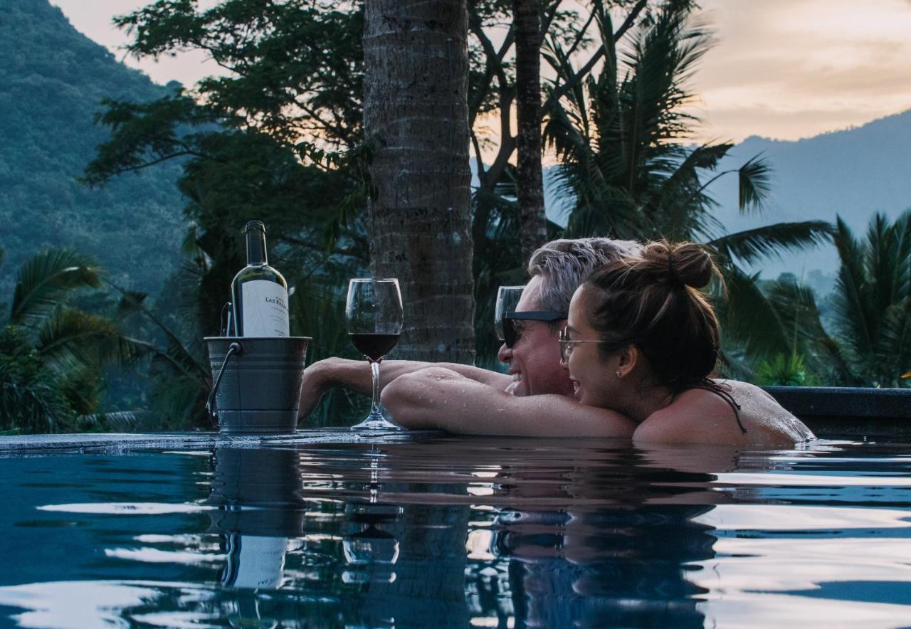 فندق Neano Escape مانغيس المظهر الخارجي الصورة A couple at the resort